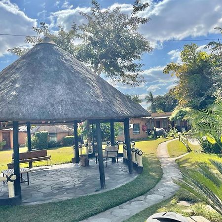 Reed Mat Lodge Lusaka Dış mekan fotoğraf
